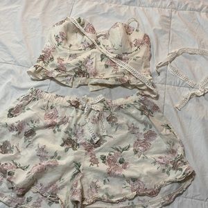 Adorable Intimissi set. Scent of roses